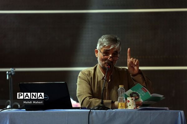 جلسه توجیهی یازدهمین دوره مجلس دانش‌آموزی در اردوگاه شهید‌باهنر