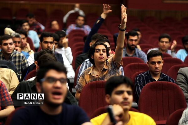 جلسه توجیهی یازدهمین دوره مجلس دانش‌آموزی در اردوگاه شهید‌باهنر