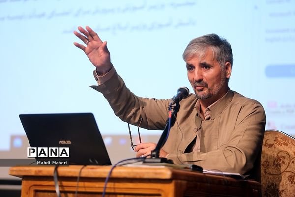 جلسه توجیهی یازدهمین دوره مجلس دانش‌آموزی در اردوگاه شهید‌باهنر