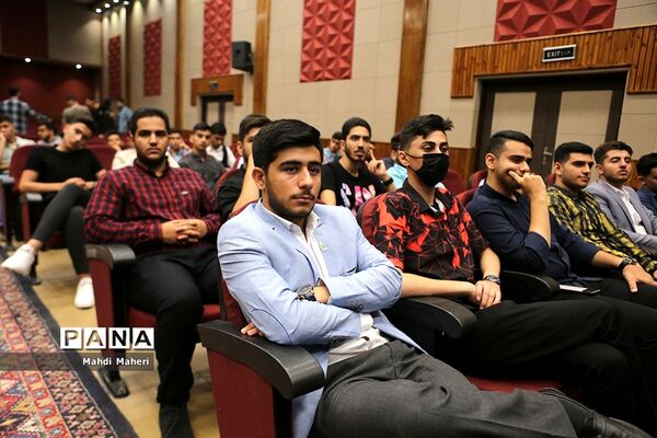 جلسه توجیهی یازدهمین دوره مجلس دانش‌آموزی در اردوگاه شهید‌باهنر