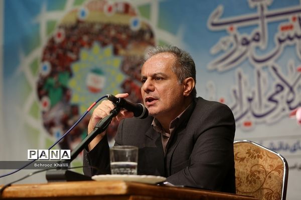 جلسه توجیهی یازدهمین دوره مجلس دانش‌آموزی در اردوگاه شهید‌باهنر