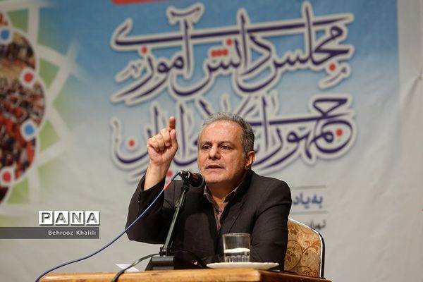 جلسه توجیهی یازدهمین دوره مجلس دانش‌آموزی در اردوگاه شهید‌باهنر
