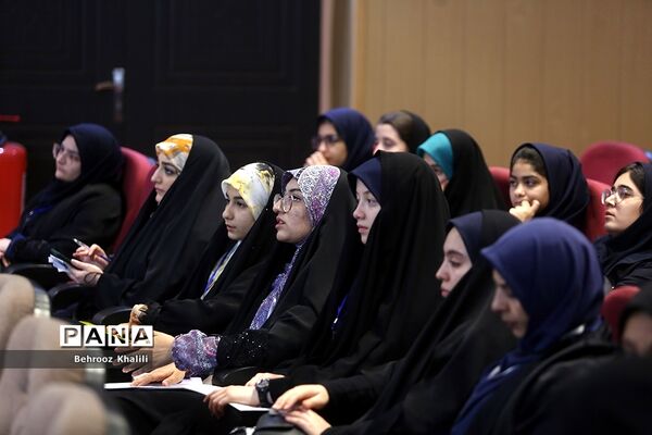 جلسه توجیهی یازدهمین دوره مجلس دانش‌آموزی در اردوگاه شهید‌باهنر