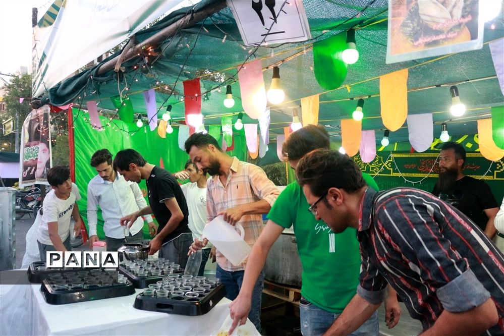 حضور پرشور مردم کاشان در مهمانی کیلومتری غدیر