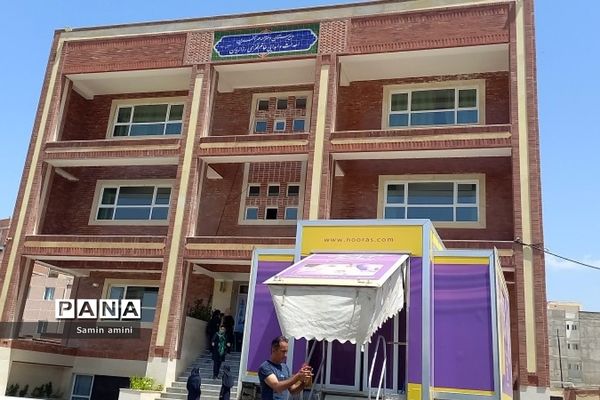 استقرار کلینیک سیار دندان‌پزشکی نوآوران سلامت در مدرسه مهرآفرین رودهن