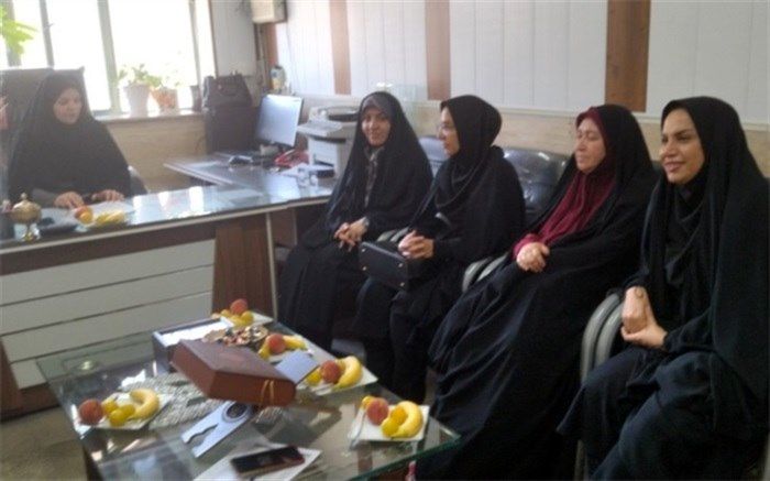 تجلیل از آموزگار فداکار البرزی که آموزشیار نهضت بود