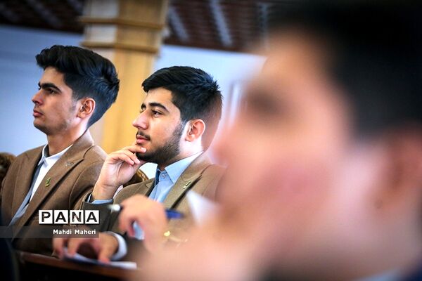افتتاحیه یازدهمین دوره مجلس دانش‌آموزی/۳