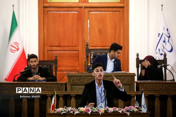 افتتاحیه یازدهمین دوره مجلس دانش‌آموزی/۲