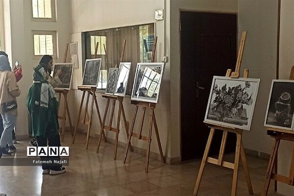 نمایشگاه آثار طراحی هنرجویان موسسه فرهنگی آموزشی باران در بهارستان