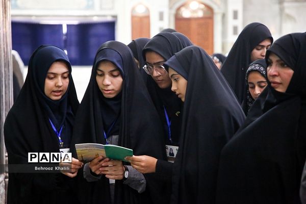 تجدید میثاق نمایندگان مجلس دانش‌آموزی با آرمان‌های امام(ره)