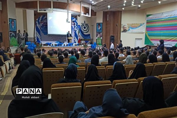 آیین تقدیر از دانش‌آموزان جشنواره‌های آموزش متوسطه خوزستان