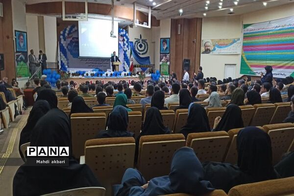 آیین تقدیر از دانش‌آموزان جشنواره‌های آموزش متوسطه خوزستان
