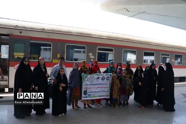 اعزام دانش‌آموزان زیارت اولی روستاهای محروم بشاگرد به مشهد مقدس