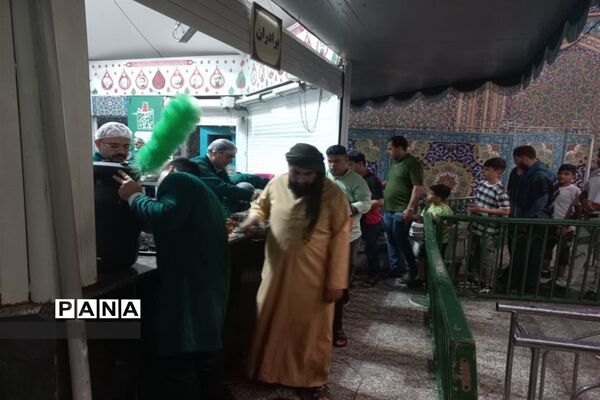 شور و نشاط زائرین حرم آقا امام رضا( ع) در شب ولادت  امام موسی کاظم (ع)