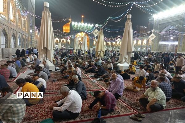 شور و نشاط زائرین حرم آقا امام رضا( ع) در شب ولادت  امام موسی کاظم (ع)