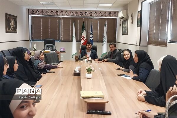 نشست هیات اندیشه‌ورز دانش‌آموزی سازمان دانش‌آموزی استان فارس