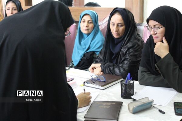 جلسه ویژه اولیای پایه نهم با موضوع هدایت تحصیلی در کاشمر