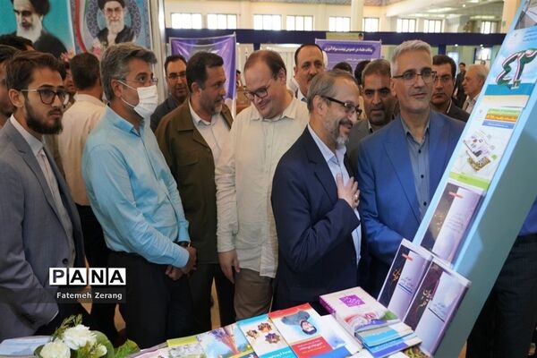 بازدید مسئولان کشوری از غرفه خراسان رضوی در نمایشگاه الف تا 