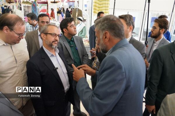 بازدید مسئولان کشوری از غرفه خراسان رضوی در نمایشگاه الف تا 