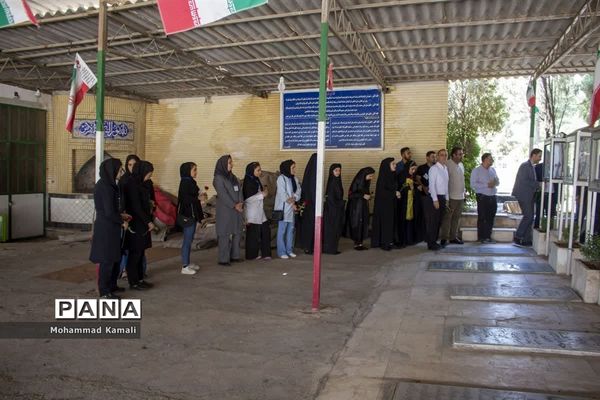 آیین افتتاحیه اولین جشنواره تئاتر خیابانی محلات