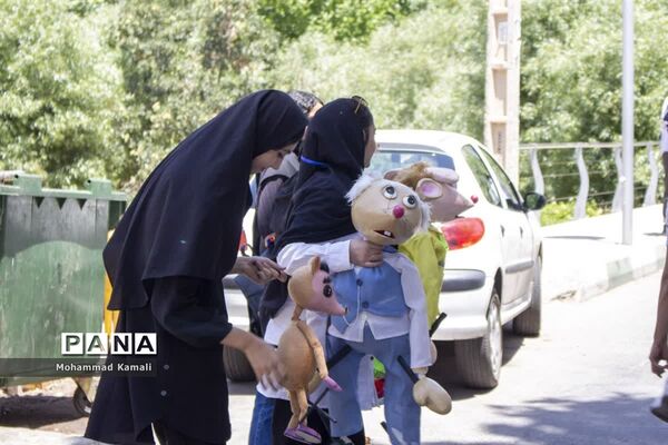 آیین افتتاحیه اولین جشنواره تئاتر خیابانی محلات