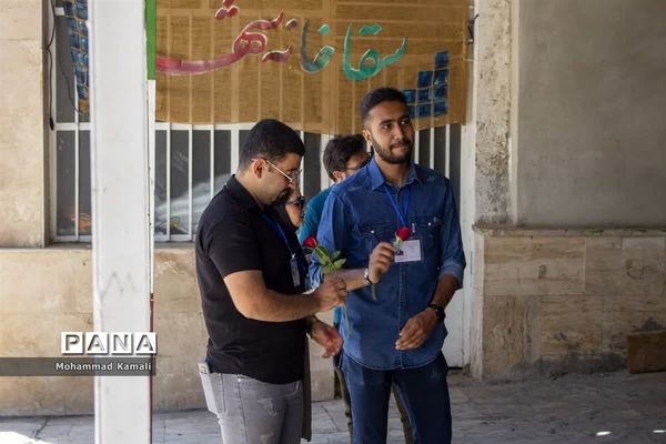 آیین افتتاحیه اولین جشنواره تئاتر خیابانی محلات