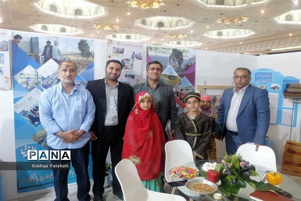 بازدید جمعی از مدیران و معاونان مدارس اداره آموزش و پرورش ناحیه یک یزد از نمایشگاه الف تا