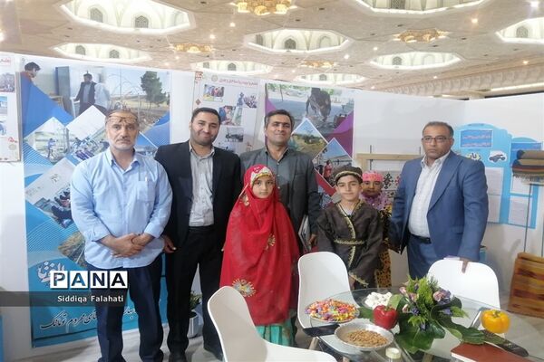 بازدید جمعی از مدیران و معاونان مدارس اداره آموزش و پرورش ناحیه یک یزد از نمایشگاه الف تا