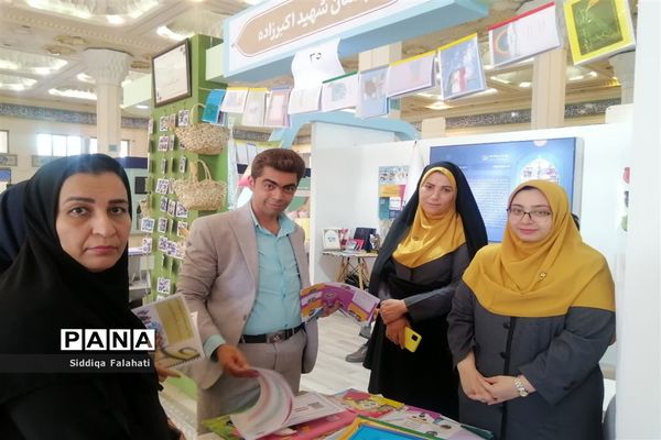 بازدید جمعی از مدیران و معاونان مدارس اداره آموزش و پرورش ناحیه یک یزد از نمایشگاه الف تا