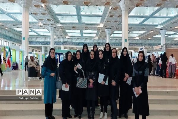 بازدید جمعی از مدیران و معاونان مدارس اداره آموزش و پرورش ناحیه یک یزد از نمایشگاه الف تا