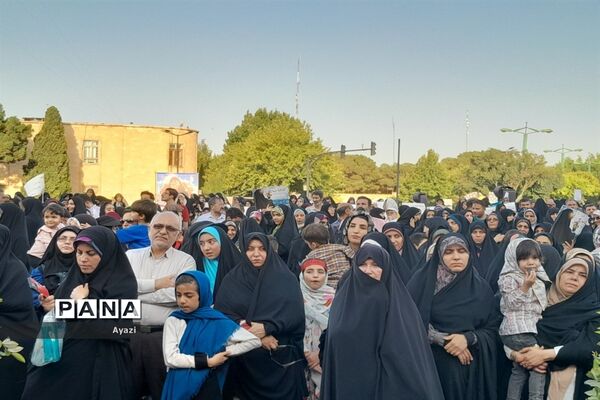 اجتماع بزرگ خانوادگی در هفته حجاب و عفاف در میدان امام حسین اصفهان