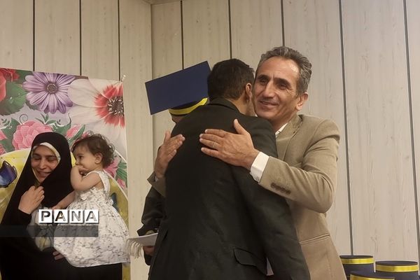 جشن فارغ‌التحصیلی دانش‌آموزان پایه دوازدهم دبیرستان استعدادهای درخشان شهید بهشتی رودهن