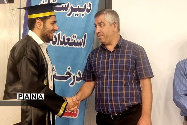 جشن فارغ‌التحصیلی دانش‌آموزان پایه دوازدهم دبیرستان استعدادهای درخشان شهید بهشتی رودهن