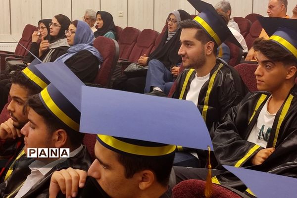 جشن فارغ‌التحصیلی دانش‌آموزان پایه دوازدهم دبیرستان استعدادهای درخشان شهید بهشتی رودهن