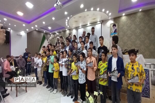 تجلیل از برگزیدگان قرآن، عترت و نماز و فرهنگی هنری مقطع ابتدایی کاشمر