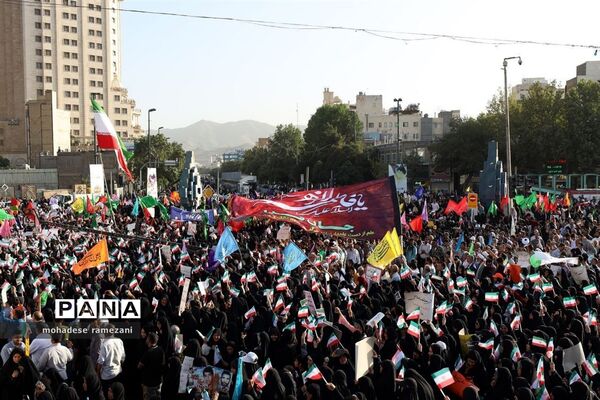اجتماع عظیم مدافعان حریم خانواده در روز قیام مسجد گوهرشاد مشهد