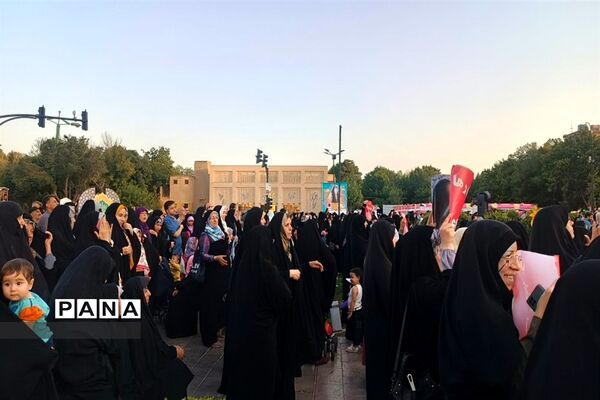 برگزاری اجتماع بزرگ خانوادگی ریحانه به مناسبت روز عفاف و حجاب در اصفهان