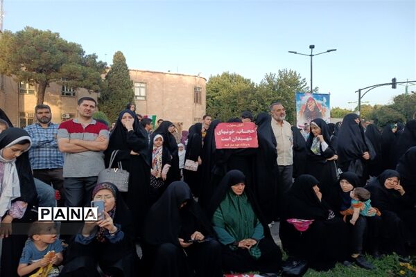 برگزاری اجتماع بزرگ خانوادگی ریحانه به مناسبت روز عفاف و حجاب در اصفهان