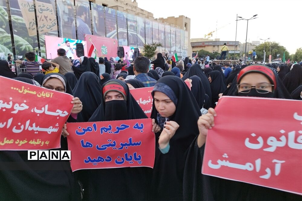 برگزاری اجتماع بزرگ خانوادگی ریحانه به مناسبت روز عفاف و حجاب در اصفهان