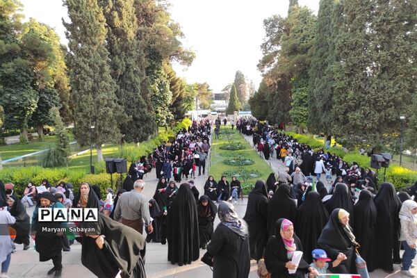 اجتماع بزرگ مدافعان حریم خانواده در شیراز
