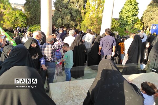 اجتماع بزرگ مدافعان حریم خانواده در شیراز