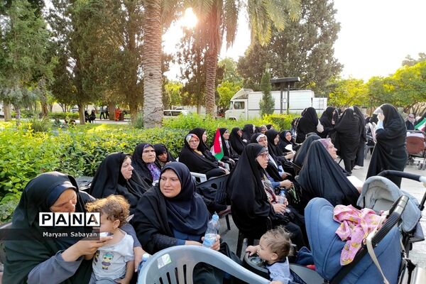 اجتماع بزرگ مدافعان حریم خانواده در شیراز
