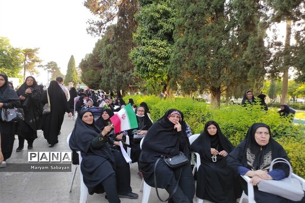 اجتماع بزرگ مدافعان حریم خانواده در شیراز