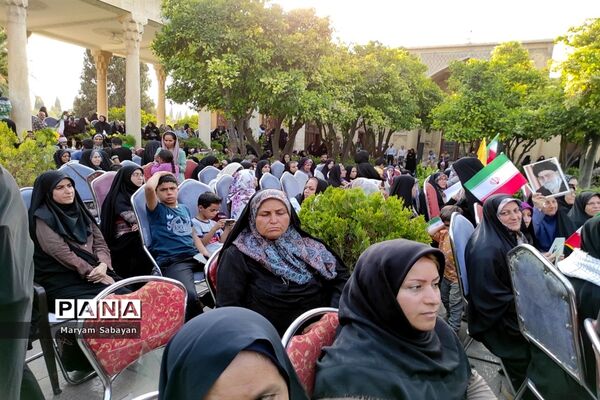 اجتماع بزرگ مدافعان حریم خانواده در شیراز