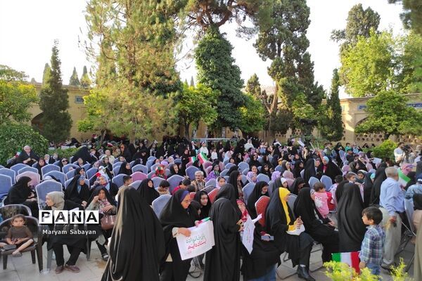 اجتماع بزرگ مدافعان حریم خانواده در شیراز