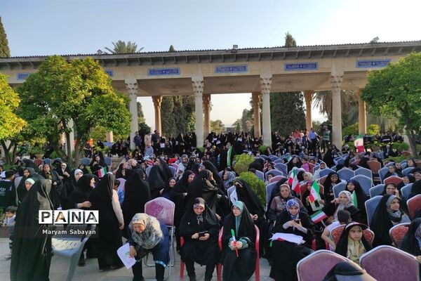 اجتماع بزرگ مدافعان حریم خانواده در شیراز