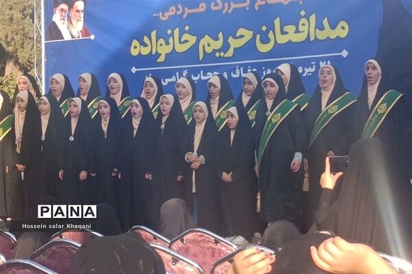 رژه خودرویی مدافعان حیا و خانواده‌های شیرازی در روز حجاب و عفاف در شیراز