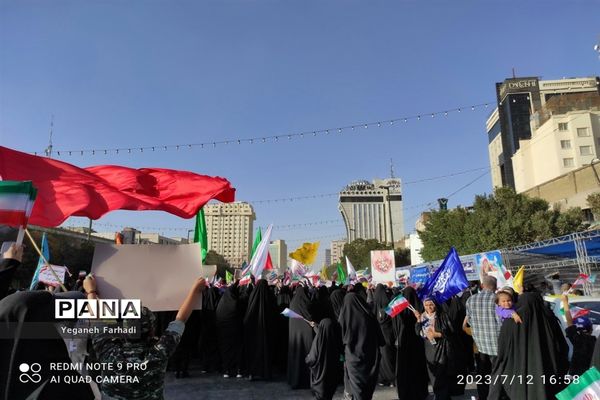 برگزاری اجتماع بزرگ و باشکوه مردمی مدافعان حریم خانواده در میدان بسیج