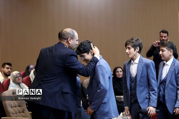 آیین تکریم سرفرازان تعلیم و تربیت