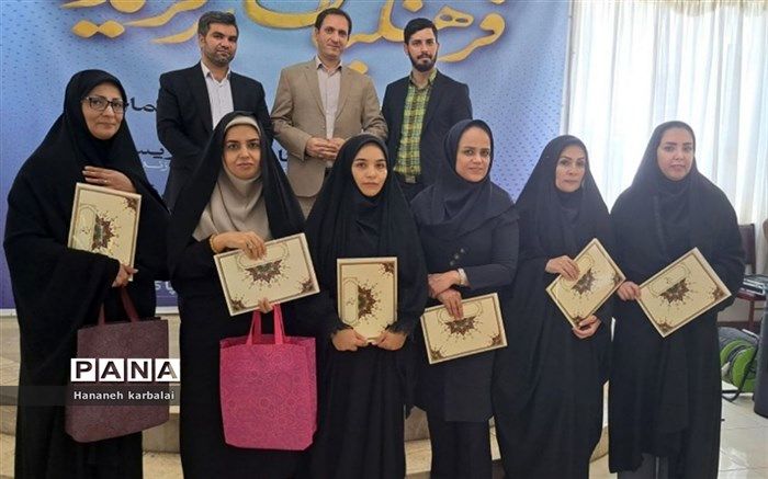 افتخارآفرینی آموزگاران بهارستانی در جشنواره تجارب برتر شهرستان‌های استان‌تهران